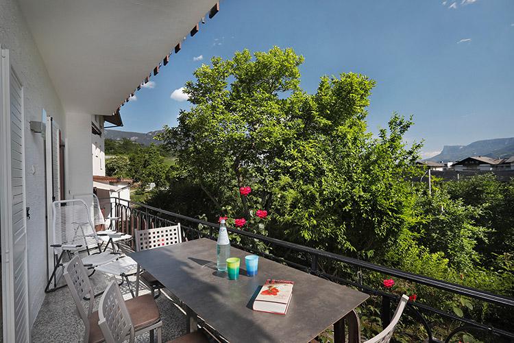 Balkon mit Sitzgelegenheit