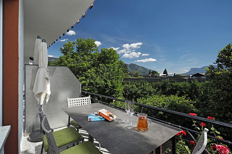 Balkon mit Sitzgelegenheit