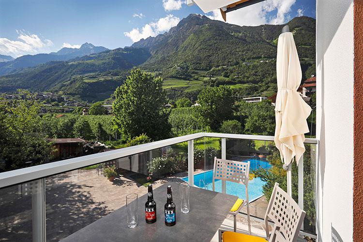 Balkon mit Sitzgelegenheit